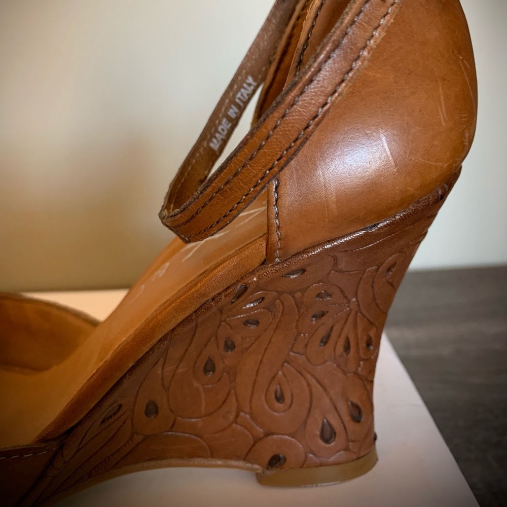 Ladies rich tan 3.5” heel, ankle strap, patterned heel.